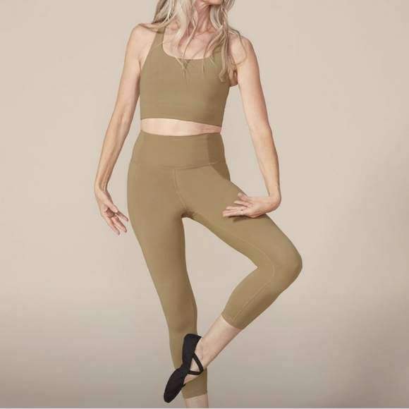 girlfriend collective Pants - Girlfriend Collective | Cropped Compressive Leggings in Sand